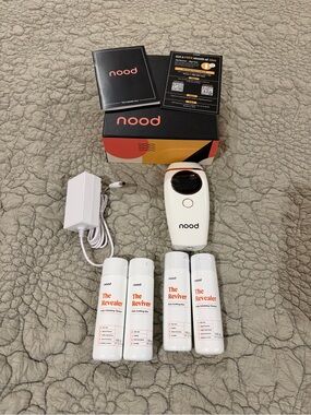 nood At-Home Skin Device with The Revealer + Reviver Lot - White